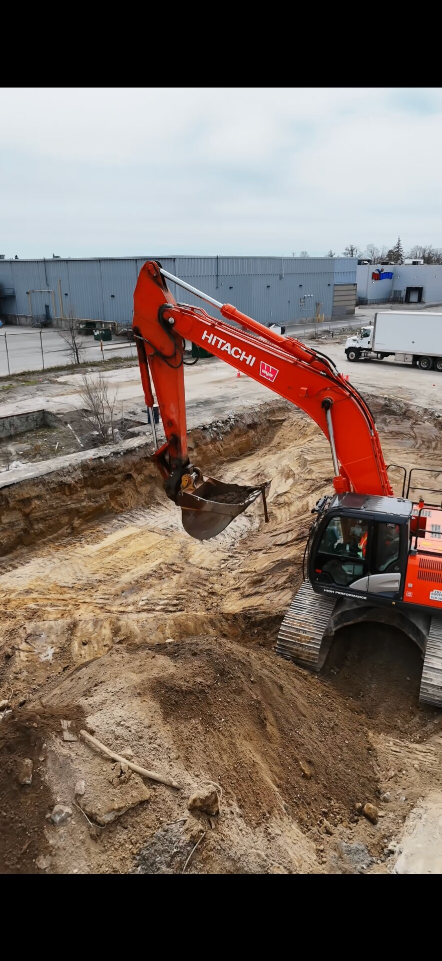 3SIXTY Hitachi excavator on an environmental remediation excavation site