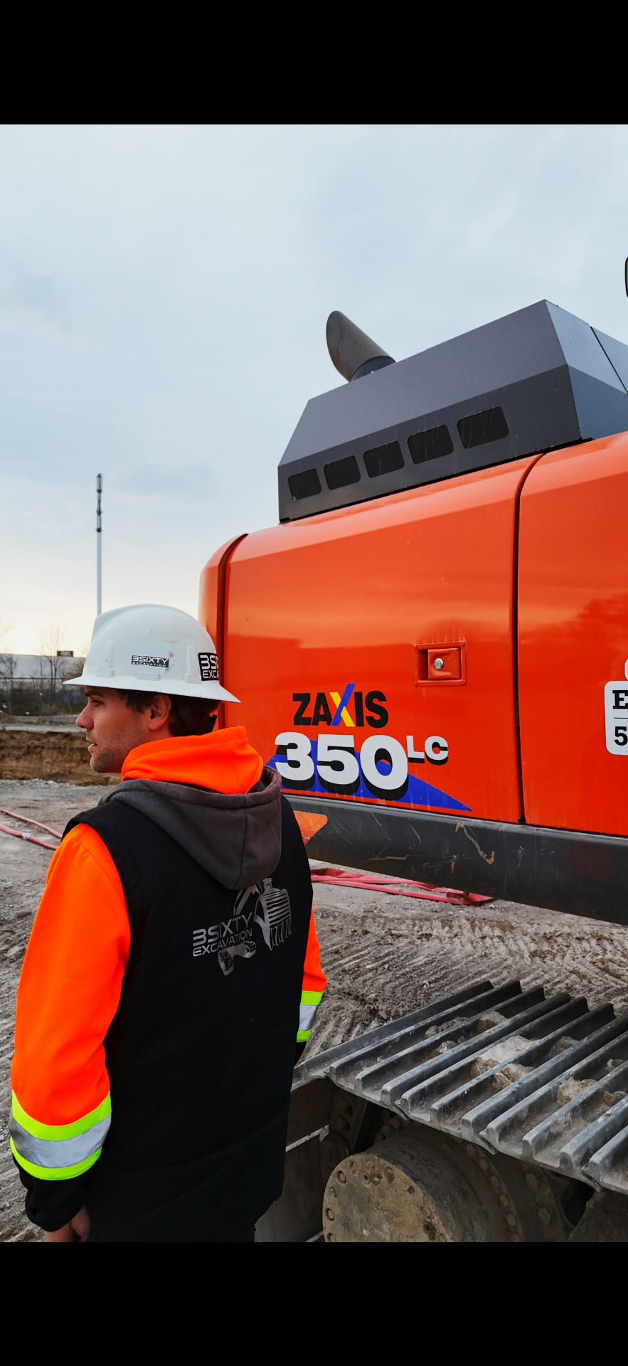 3SIXTY Excavation crew and equipment on site